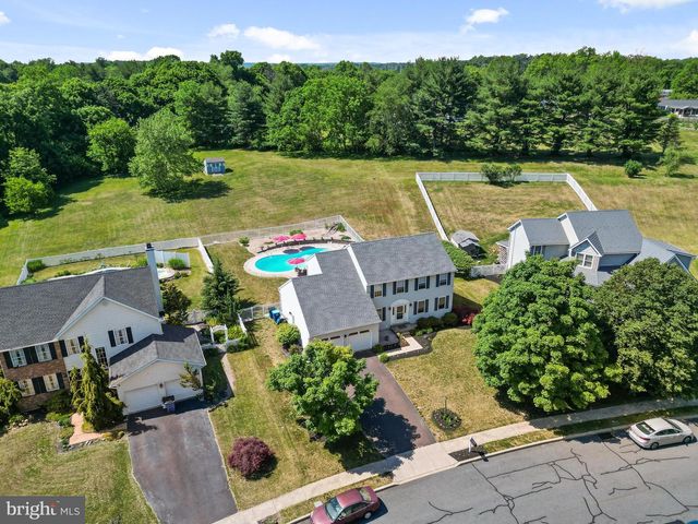 2365 WILLOW STREAM DR, Quakertown, PA 18951