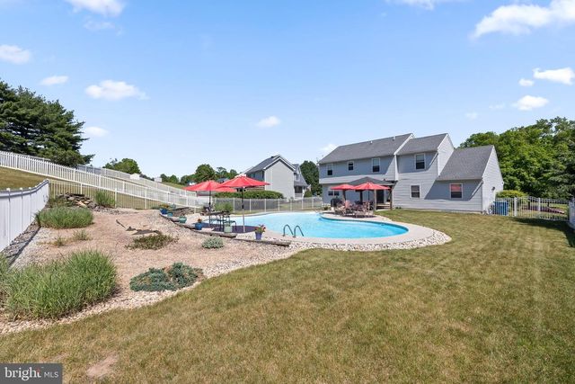 2365 WILLOW STREAM DR, Quakertown, PA 18951