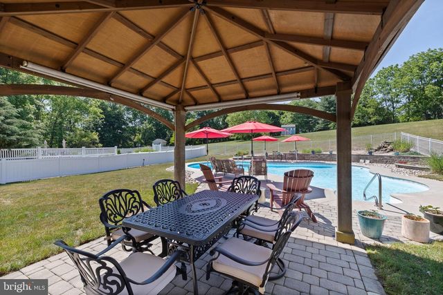 2365 WILLOW STREAM DR, Quakertown, PA 18951