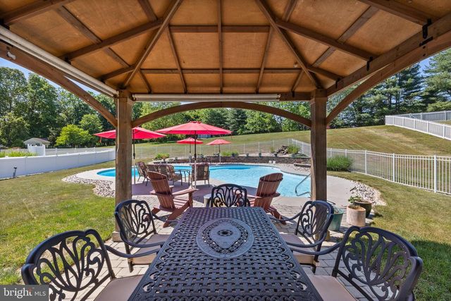 2365 WILLOW STREAM DR, Quakertown, PA 18951