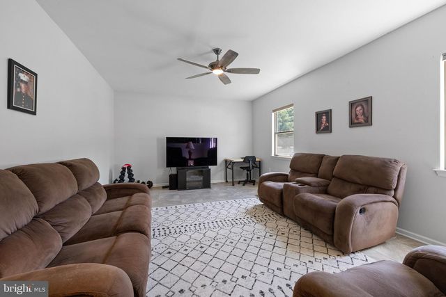 2365 WILLOW STREAM DR, Quakertown, PA 18951
