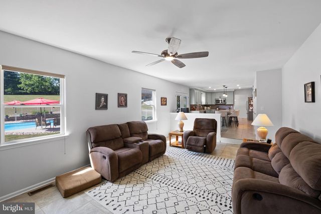 2365 WILLOW STREAM DR, Quakertown, PA 18951