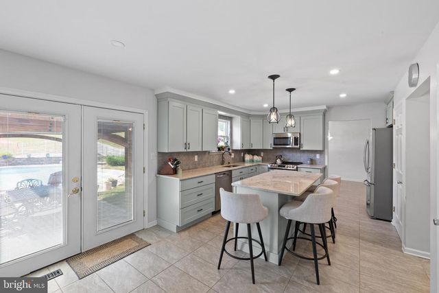 2365 WILLOW STREAM DR, Quakertown, PA 18951
