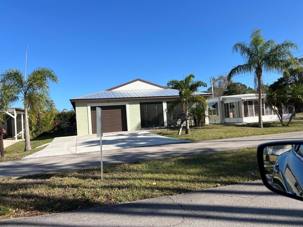 4 Alhambra S, Port St. Lucie, Port St Lucie, FL 34952