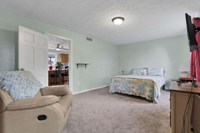 11138 York Road SW, Baltimore, OH 43105