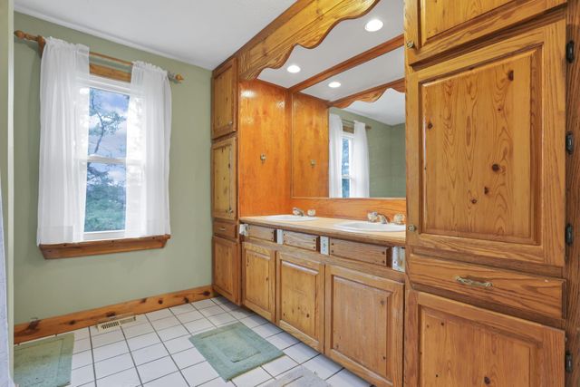 11138 York Road SW, Baltimore, OH 43105