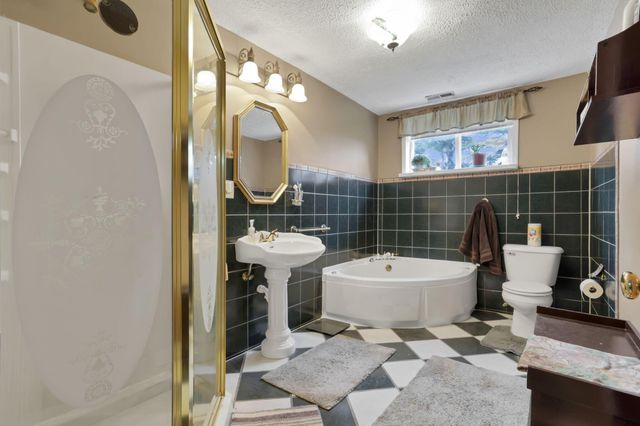 11138 York Road SW, Baltimore, OH 43105