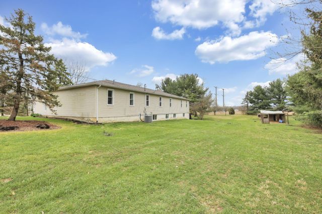 11138 York Road SW, Baltimore, OH 43105