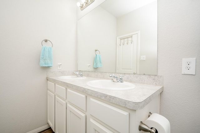 805 Willow Avenue, Cleveland, TX 77327