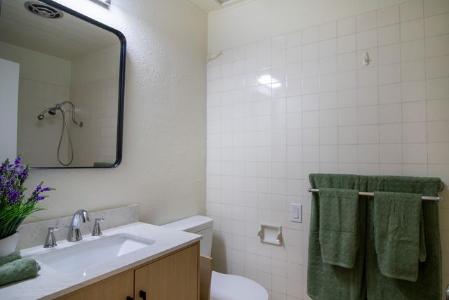 1812 S Bardo Street, Visalia, CA 93277