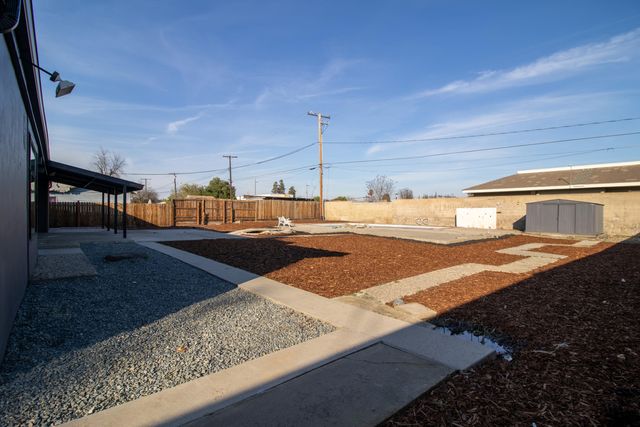 1812 S Bardo Street, Visalia, CA 93277