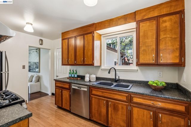 18810 Madison Ave, Castro Valley, CA 94546