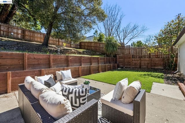 18810 Madison Ave, Castro Valley, CA 94546