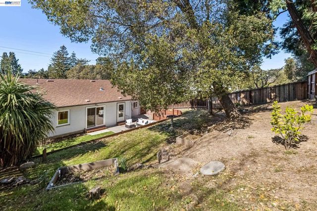 18810 Madison Ave, Castro Valley, CA 94546