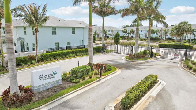 303 SE Halifax Lane, Stuart, FL 34994