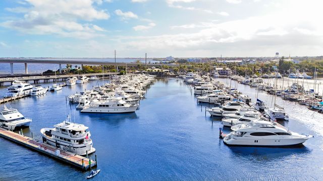 303 SE Halifax Lane, Stuart, FL 34994