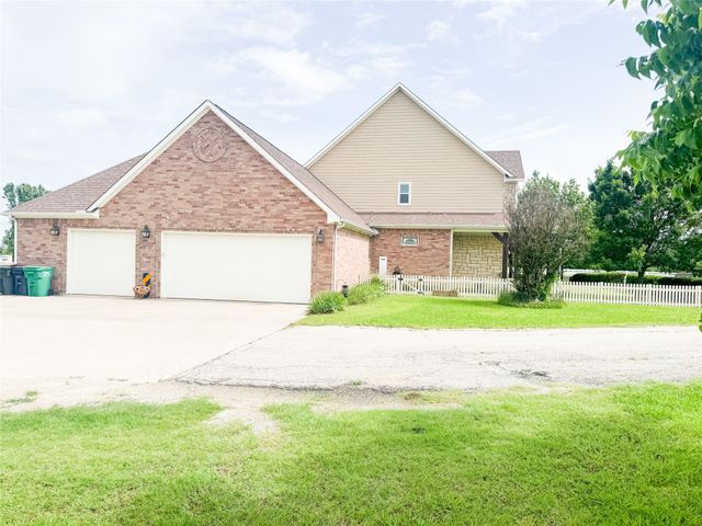 6670 Green Valley Circle, Aubrey, TX 76227