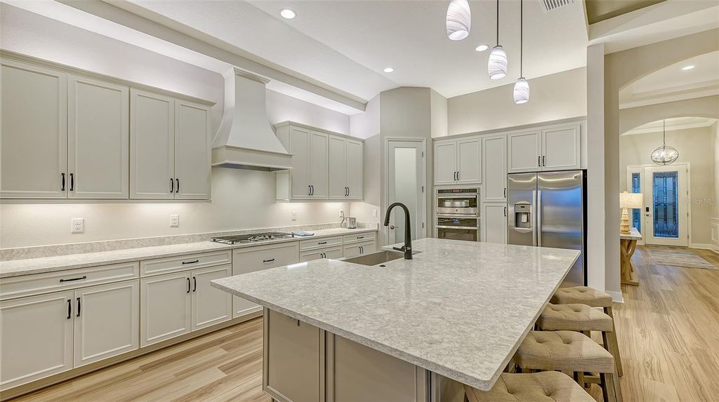 Image 12 of property listing at 17811 ROOST PLACE, Bradenton, FL 34211