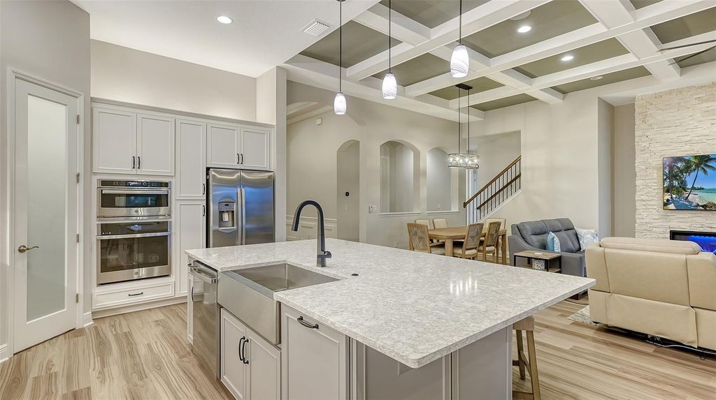 Image 13 of property listing at 17811 ROOST PLACE, Bradenton, FL 34211