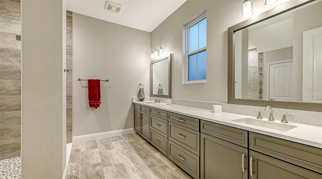 Image 20 of property listing at 17811 ROOST PLACE, Bradenton, FL 34211