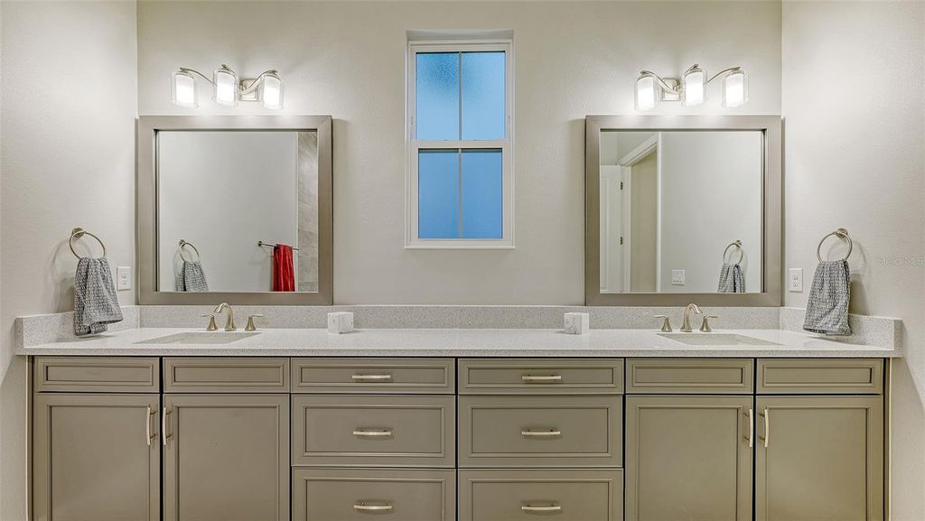 Image 22 of property listing at 17811 ROOST PLACE, Bradenton, FL 34211