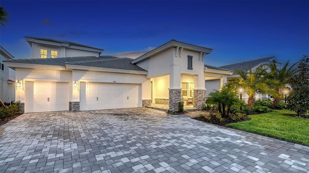 Image 36 of property listing at 17811 ROOST PLACE, Bradenton, FL 34211