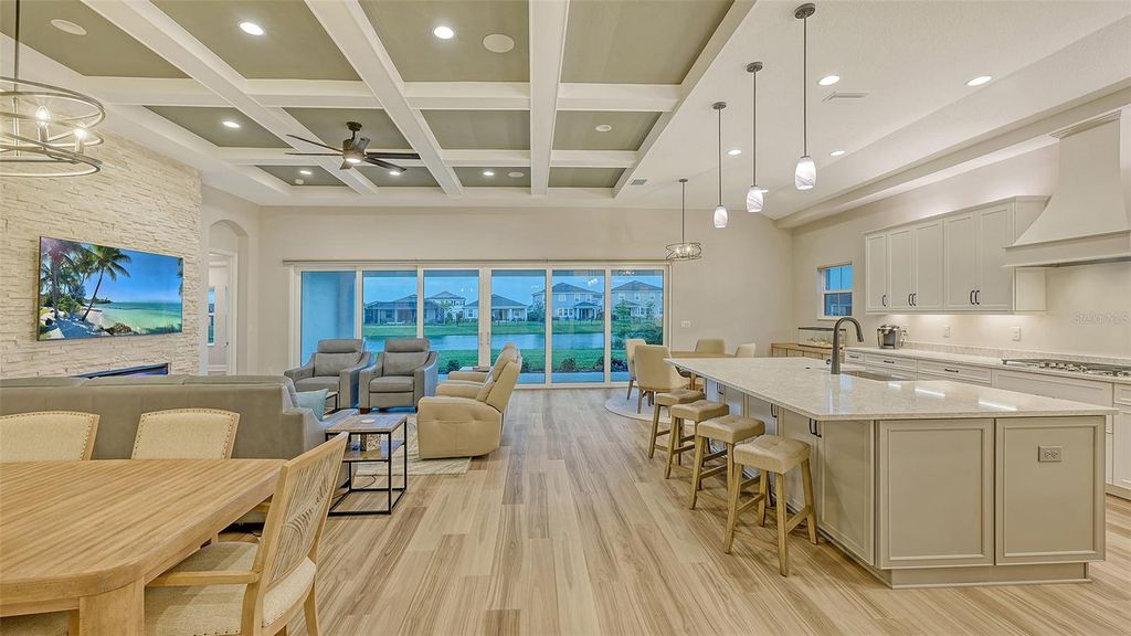 Image 6 of property listing at 17811 ROOST PLACE, Bradenton, FL 34211