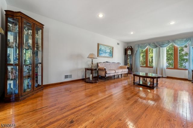 39 Lenox Rd, Rockaway Twp., NJ 07866