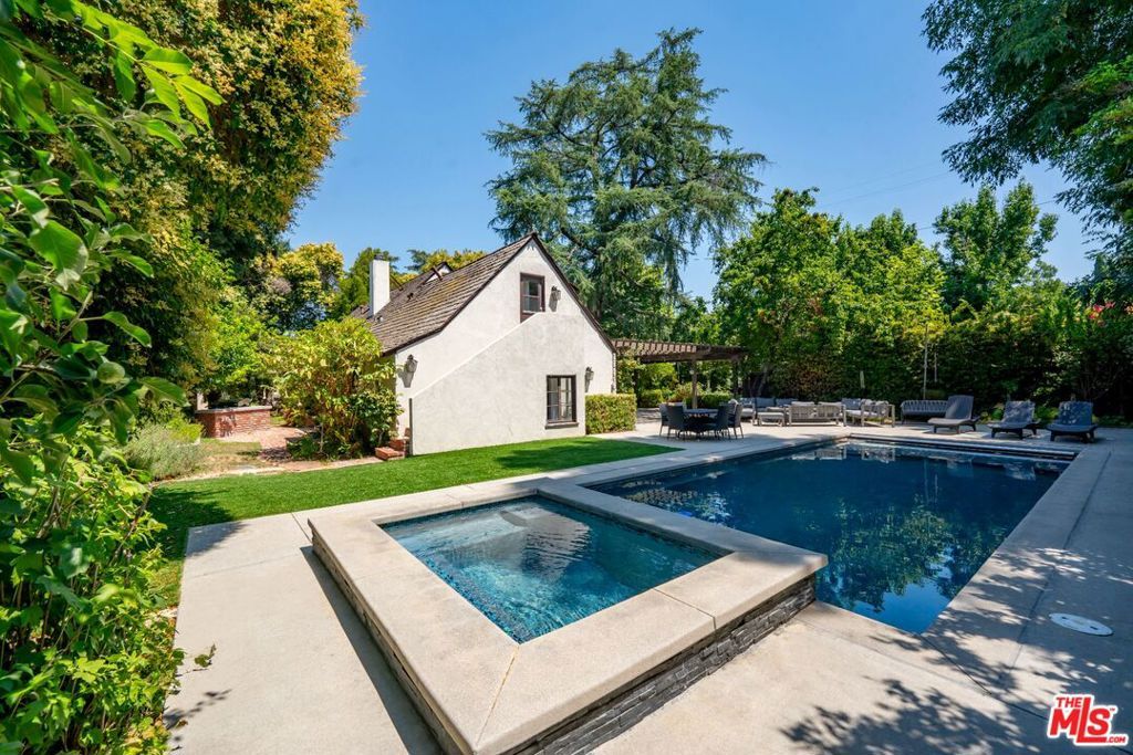 23057 Sylvan Street, Woodland Hills, CA 91367 — exterior