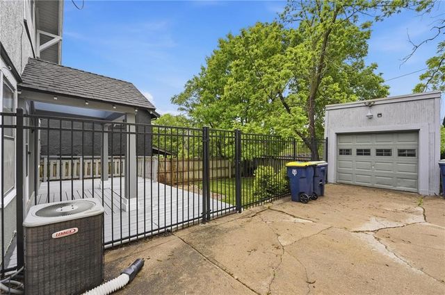 4724 Fairmount Avenue, Kansas City, MO 64112