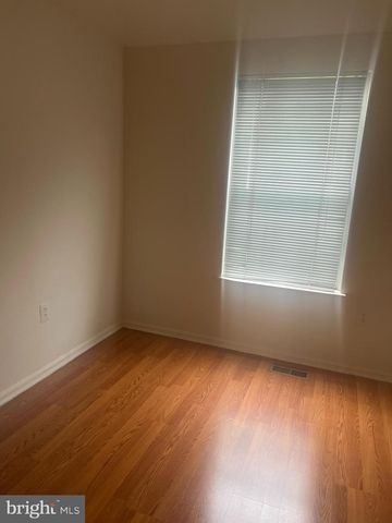 4 HARBERT CT, Sterling, VA 20165