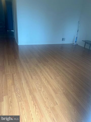 4 HARBERT CT, Sterling, VA 20165