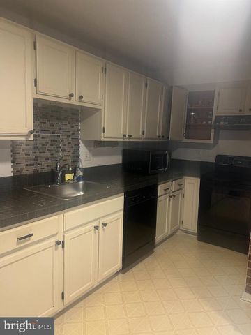 4 HARBERT CT, Sterling, VA 20165