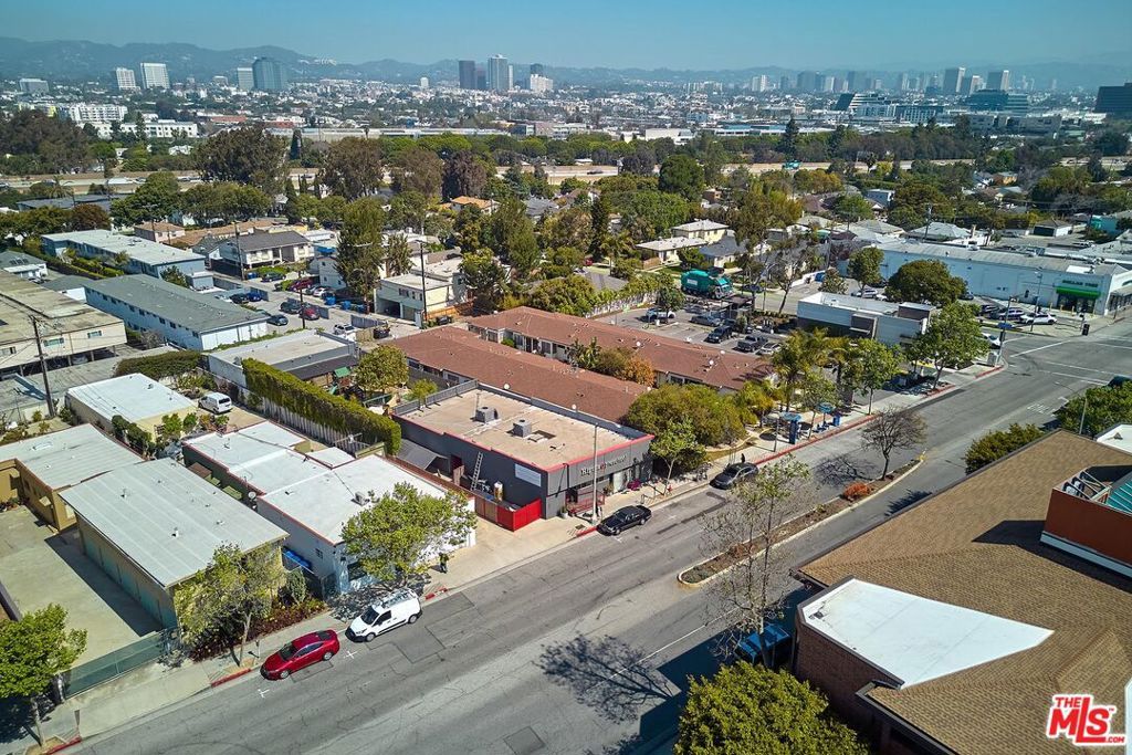 Image 14 of property listing at 2711 Pico Boulevard, Santa Monica, CA 90405