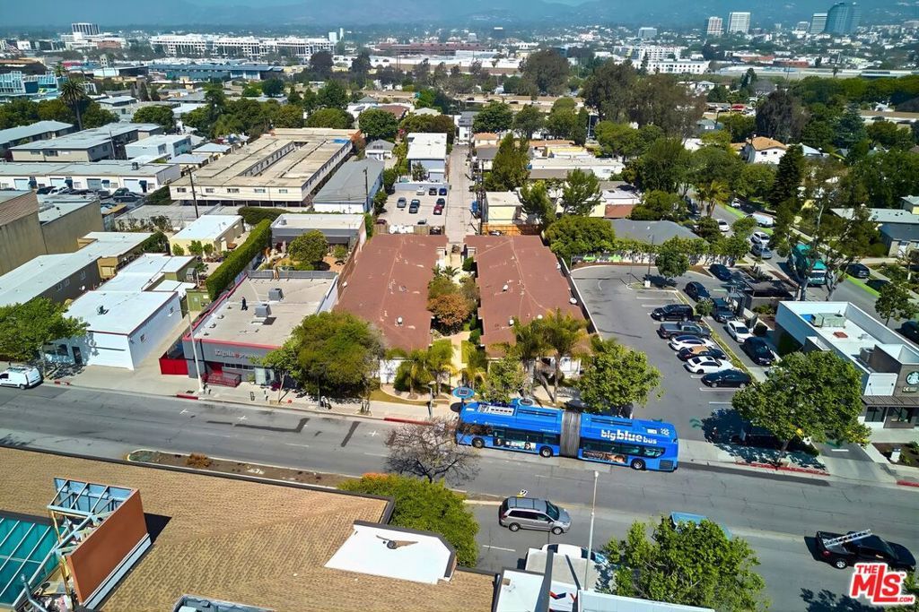 Image 17 of property listing at 2711 Pico Boulevard, Santa Monica, CA 90405