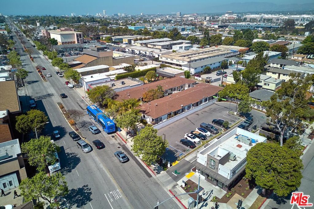 Image 18 of property listing at 2711 Pico Boulevard, Santa Monica, CA 90405