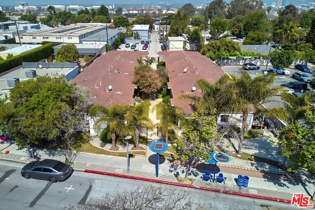 Image 6 of property listing at 2711 Pico Boulevard, Santa Monica, CA 90405