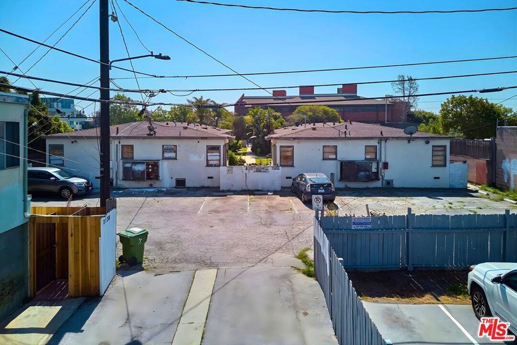 Image 7 of property listing at 2711 Pico Boulevard, Santa Monica, CA 90405