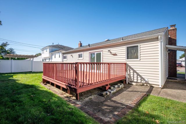 46 Hunter Lane, Hicksville, NY 11801