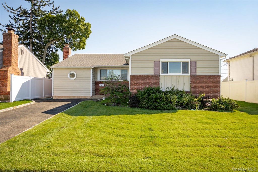 46 Hunter Lane, Hicksville, NY 11801 — photo 2