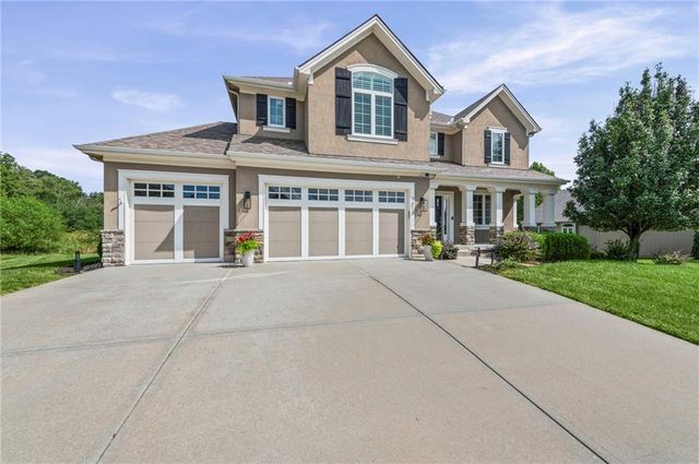 7853 N Kirkwood Avenue, Kansas City, MO 64151