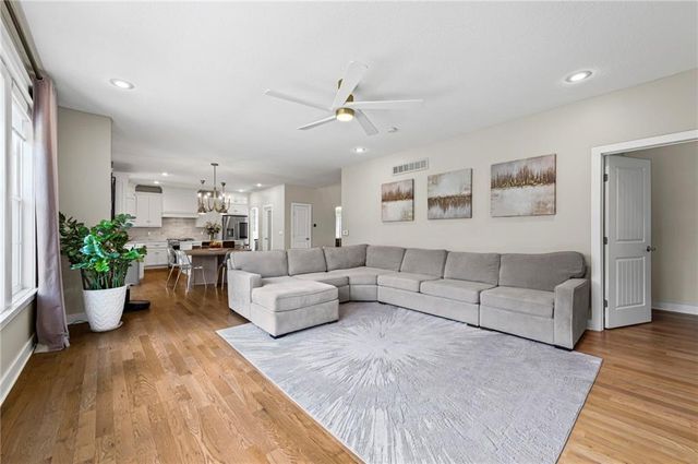 7853 N Kirkwood Avenue, Kansas City, MO 64151
