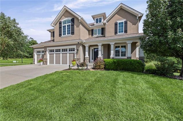 7853 N Kirkwood Avenue, Kansas City, MO 64151
