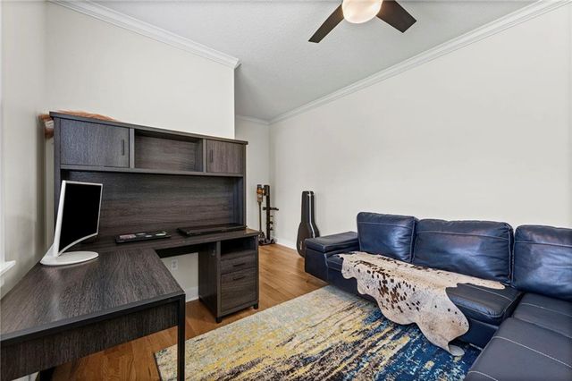 7853 N Kirkwood Avenue, Kansas City, MO 64151