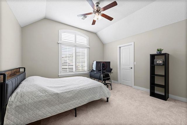 7853 N Kirkwood Avenue, Kansas City, MO 64151