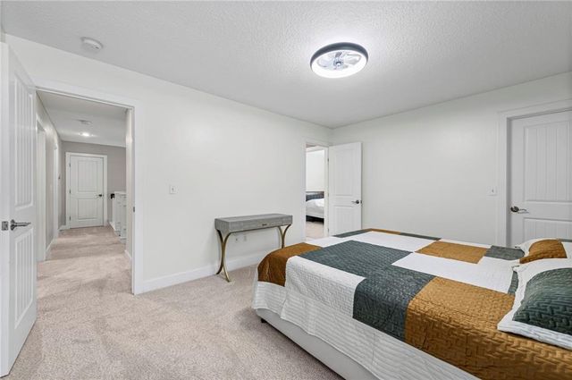 7853 N Kirkwood Avenue, Kansas City, MO 64151