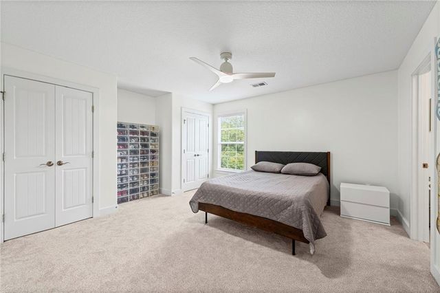 7853 N Kirkwood Avenue, Kansas City, MO 64151