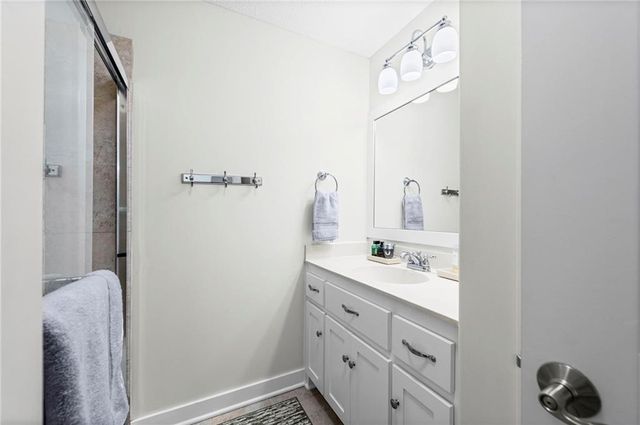 7853 N Kirkwood Avenue, Kansas City, MO 64151