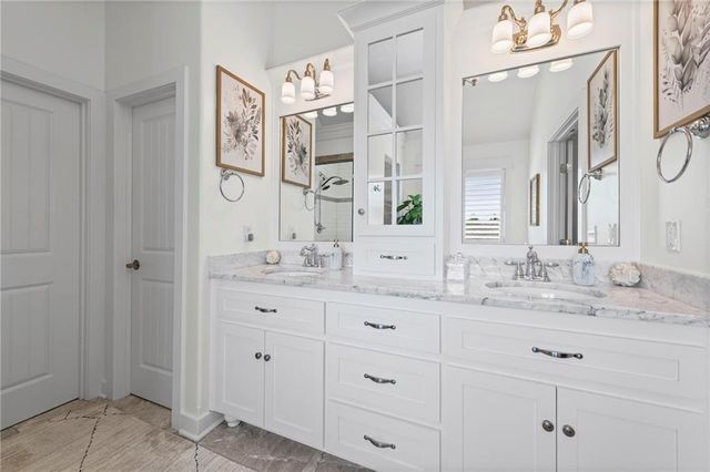 7853 N Kirkwood Avenue, Kansas City, MO 64151