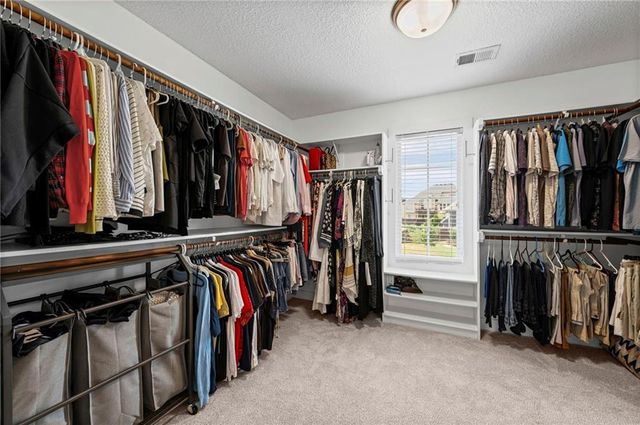 7853 N Kirkwood Avenue, Kansas City, MO 64151